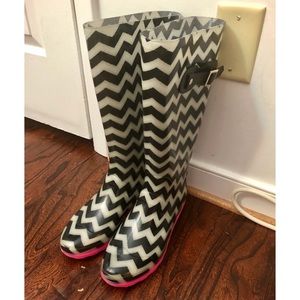 black and white chevron rain boots